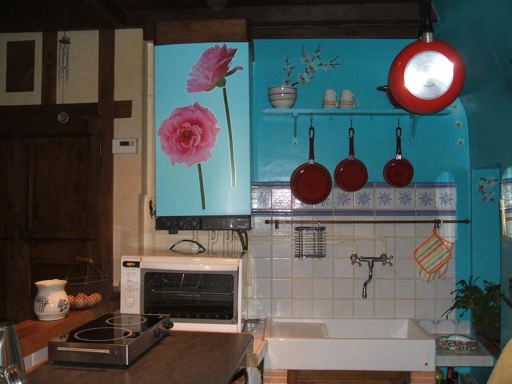 Le Petit Logis De Tinteniac Angers Bilik gambar