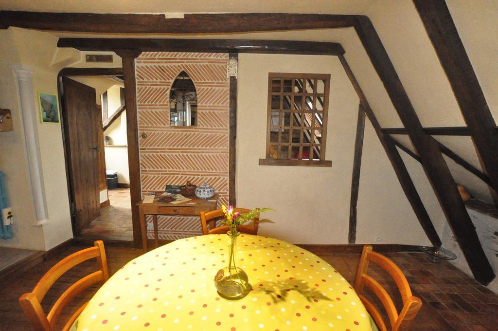 Le Petit Logis De Tinteniac Angers Bilik gambar